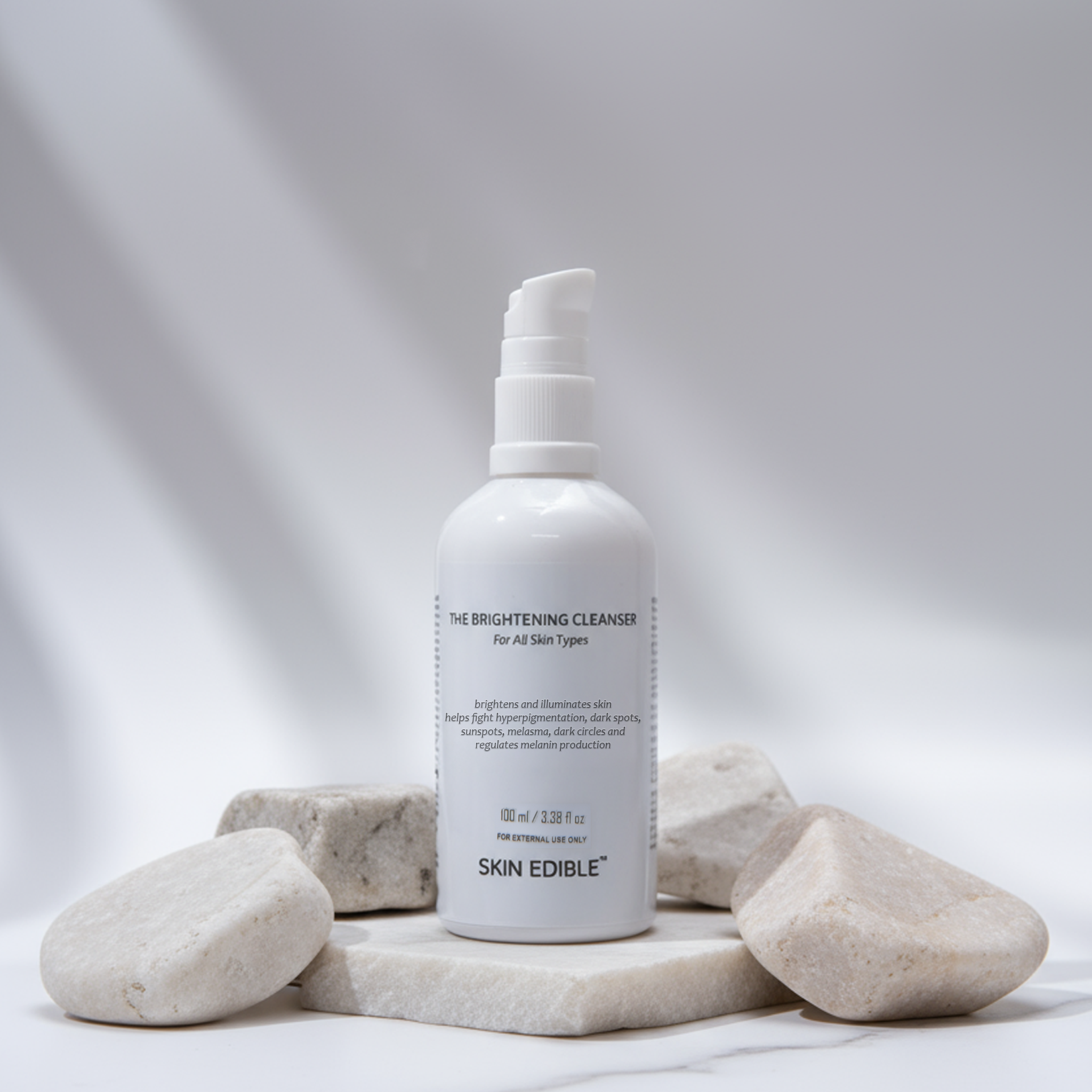 THE BRIGHTENING CLEANSER 